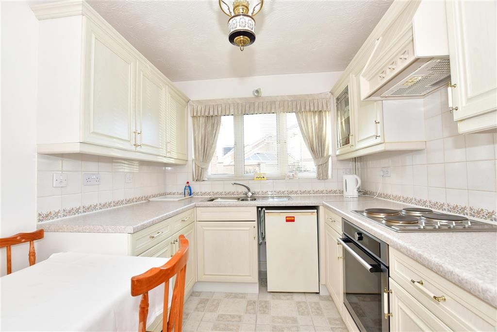5 bed detached house for sale in Carlyle Gardens, Wickford, Essex SS12 Zoopla