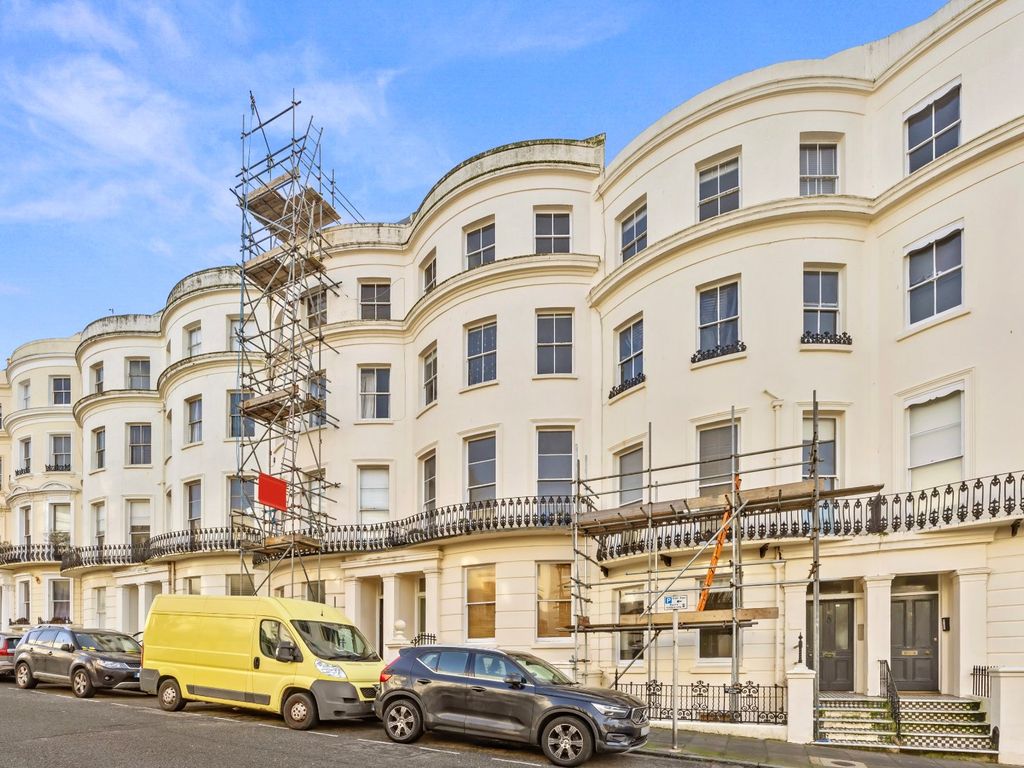 1 bed flat for sale in Lansdowne Place, Hove, East Sussex BN3, £425,000