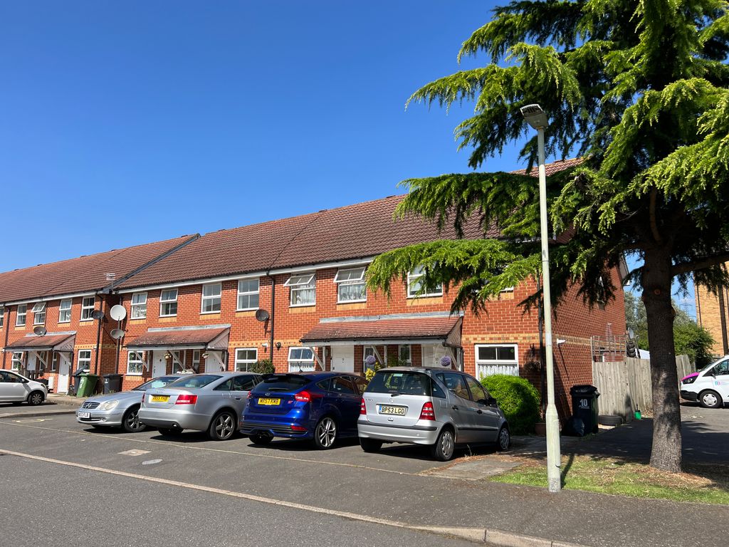 3 bed terraced house for sale in Colthurst Gardens, Hertfordshire