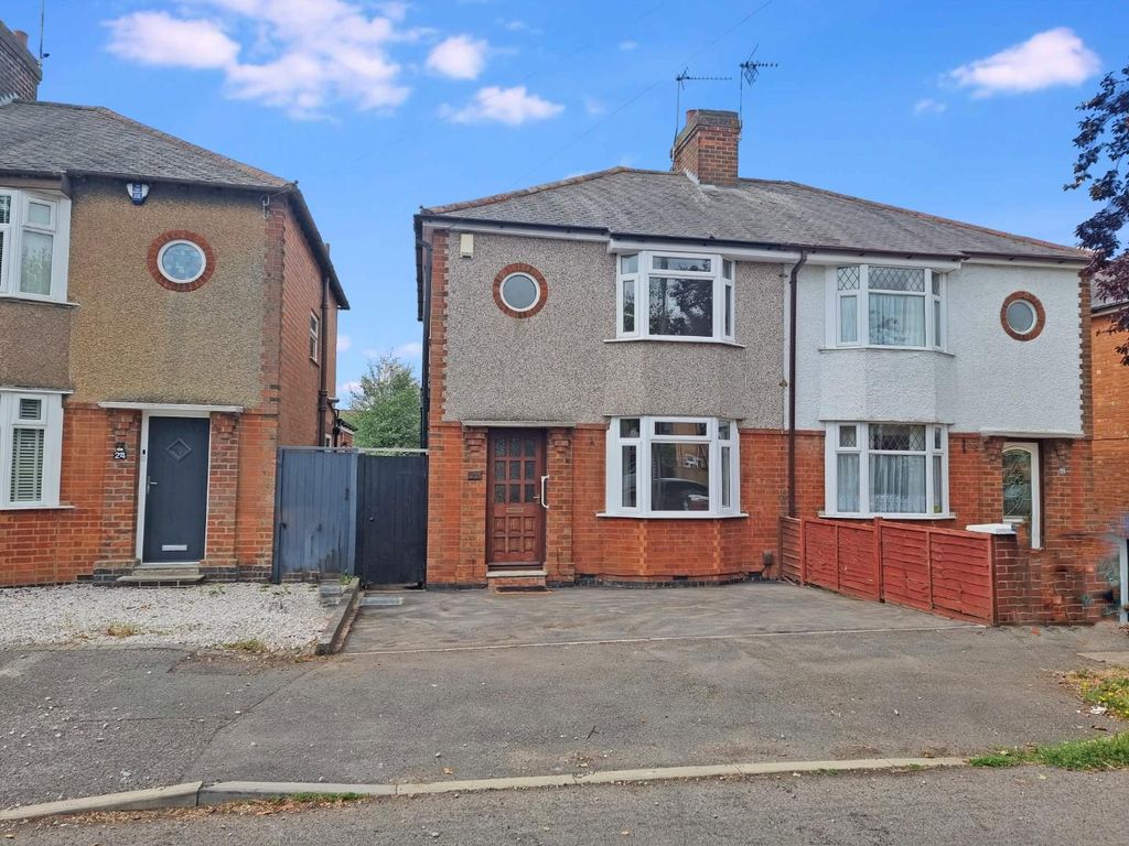 3 bed semidetached house to rent in Richmond Road, Rugby CV21 Zoopla