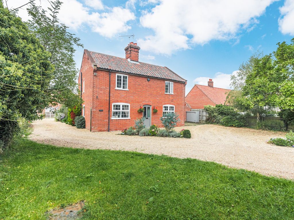 4 bed detached house for sale in Market Street, Norwich N12, £500,000