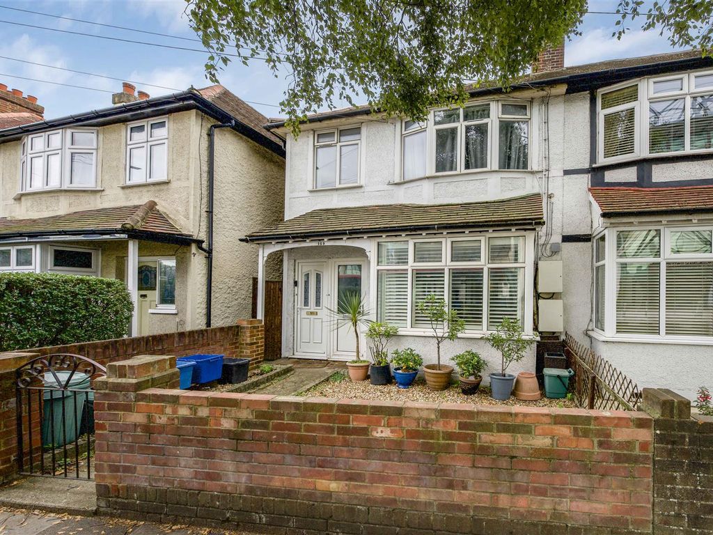 1 bed for sale in Whitton Road, Twickenham TW2, £380,000