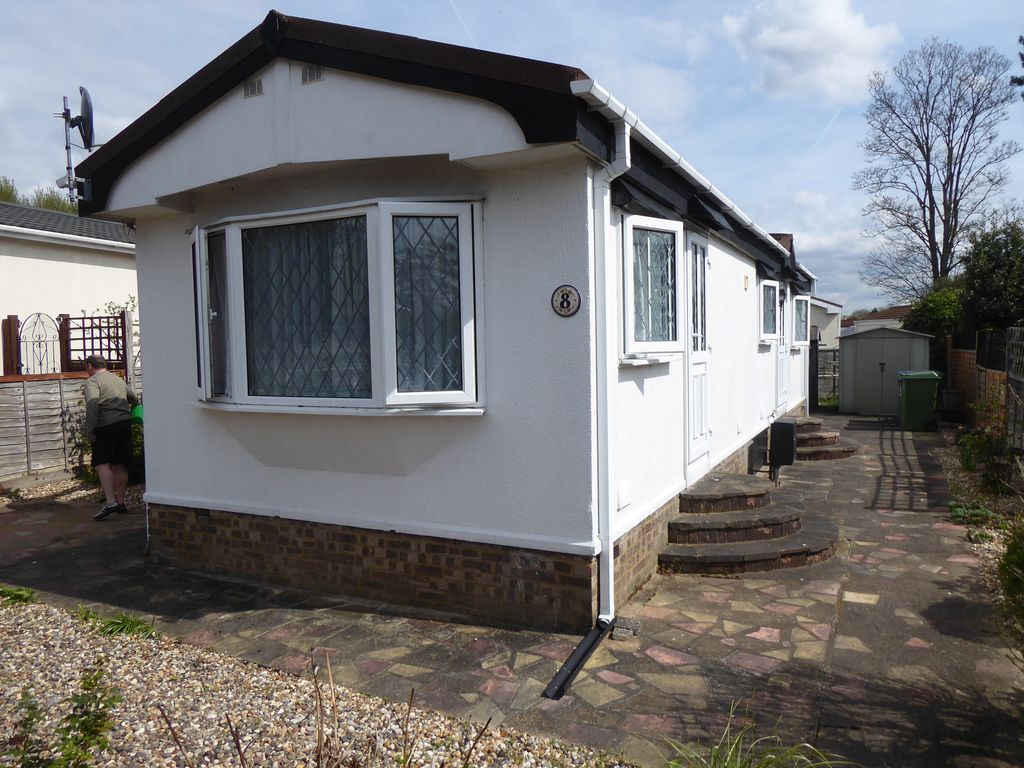 2 bed mobile/park home for sale in The Orchards Park, Trenches Lane
