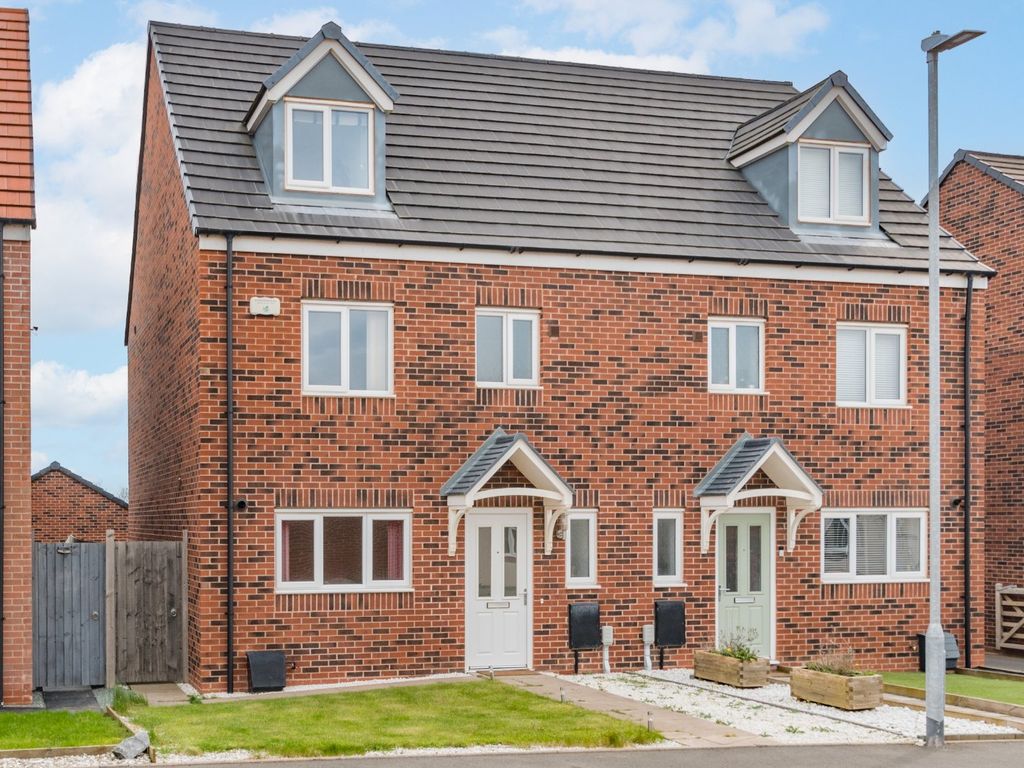 4 bed semidetached house for sale in Hawling Street, Brockhill