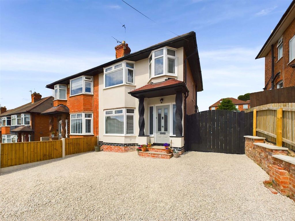 3 bed semidetached house for sale in Cantley Avenue, Gedling