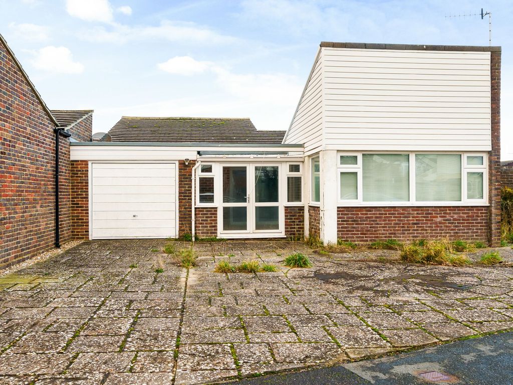 2 bed semidetached bungalow for sale in Conway Drive, Pagham, Bognor