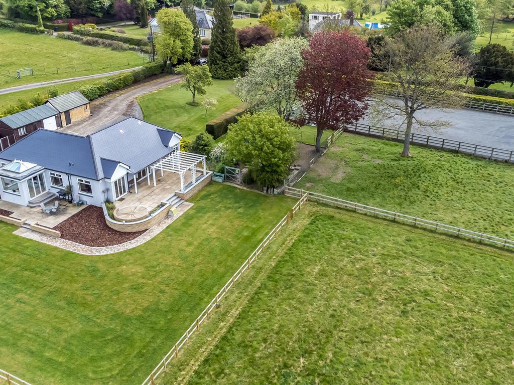 4 bed equestrian property for sale in Harrietsham, Nr Maidstone, Kent