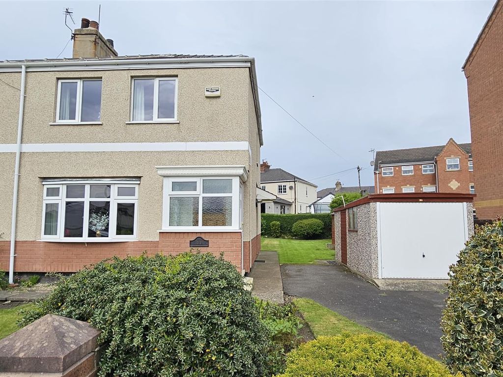 3 bed end terrace house for sale in Doncaster Road, Askern, Doncaster