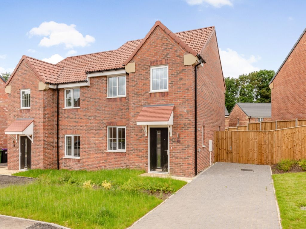 3 bed semidetached house for sale in Mulberry Close, Lea, Gainsborough