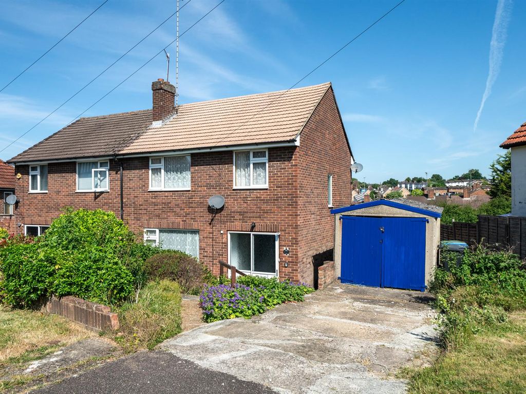 3 bed semidetached house for sale in Langley Avenue, Hemel Hempstead