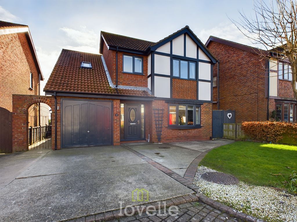 4 bed detached house for sale in Iona Drive, Humberston DN36, £320,000