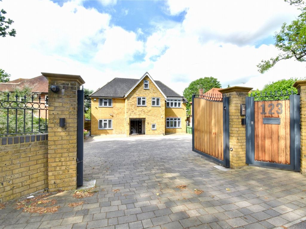 6 bed detached house for sale in Hempstead Road, Watford, Hertfordshire