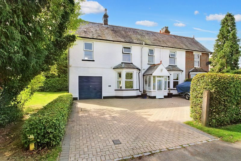 4 bed semidetached house for sale in Earl Howe Road, Holmer Green