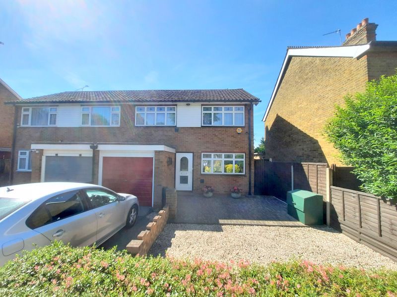 3 bed semidetached house for sale in Staines Road, Bedfont, Feltham