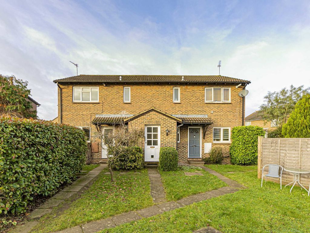 1 bed for sale in Abbott Close, Hampton TW12, £269,950 Zoopla