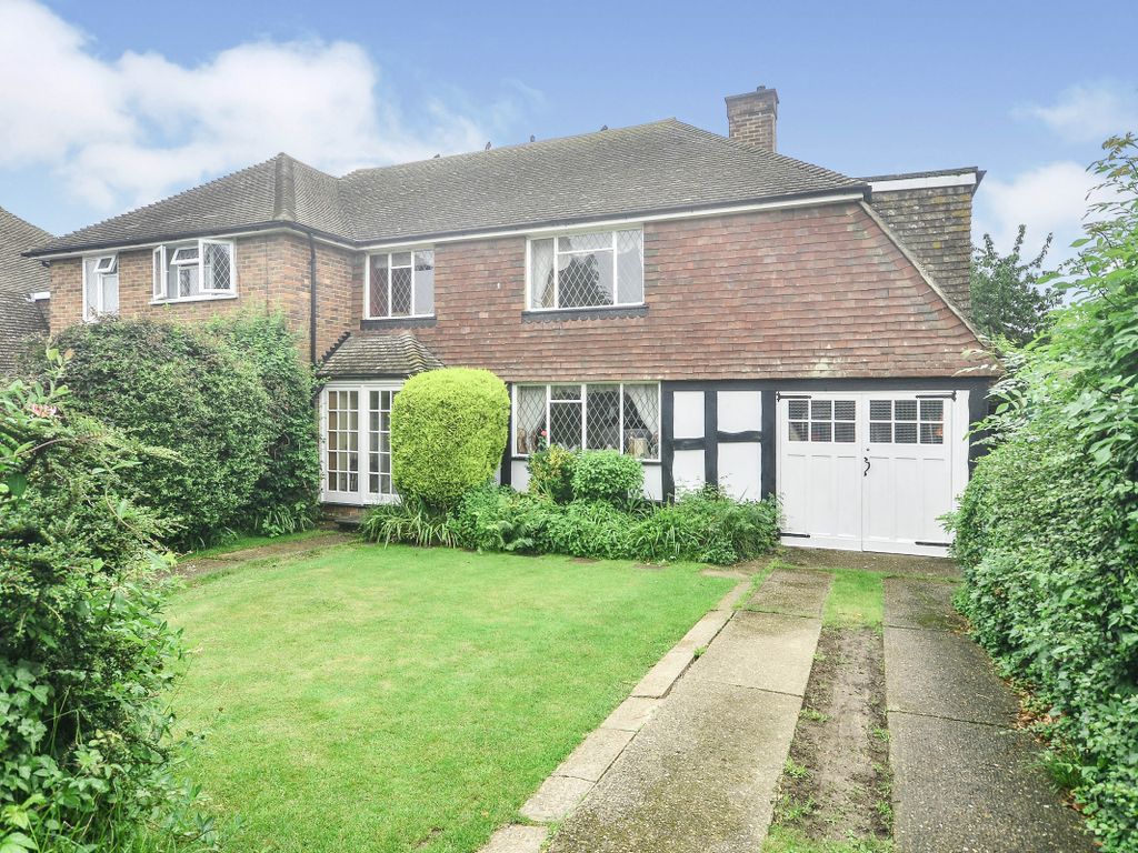 3 bed semidetached house for sale in Ashtead Drive, Bapchild