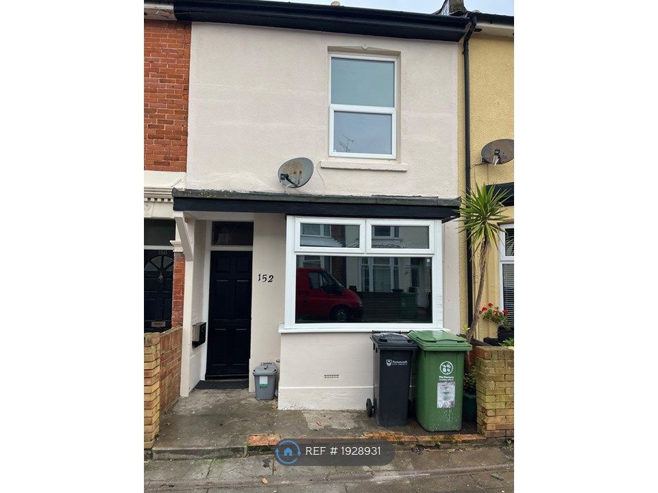 3 bed terraced house to rent in Prince Albert Road, Portsmouth PO4, £