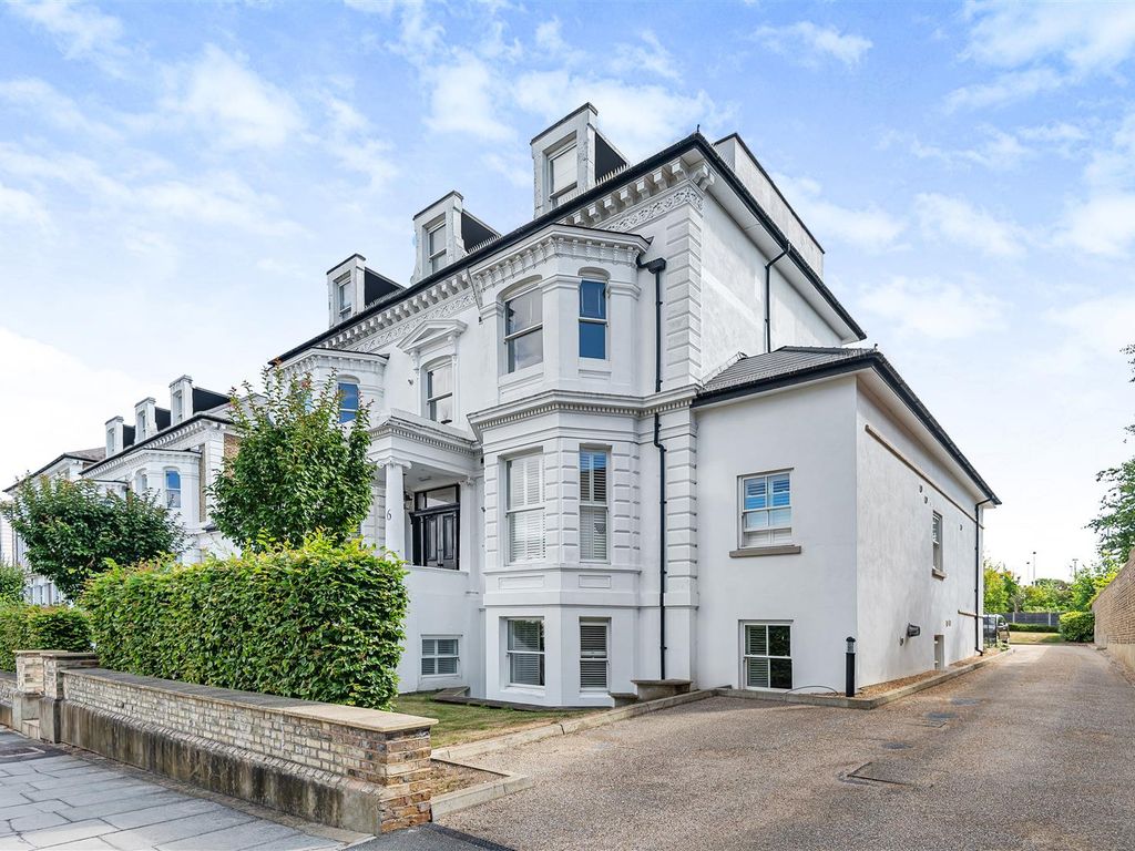 3 bed flat for sale in Avenue Elmers, Surbiton KT6 Zoopla