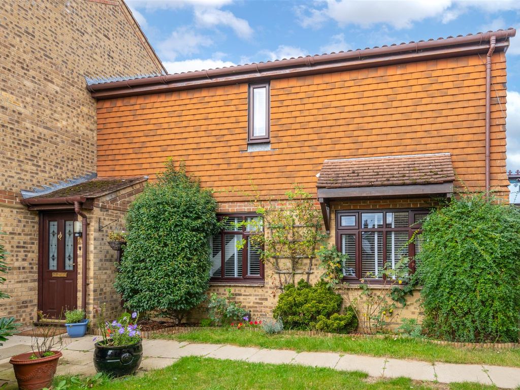 3 bed end terrace house for sale in Parkhurst Grove, Horley RH6, £