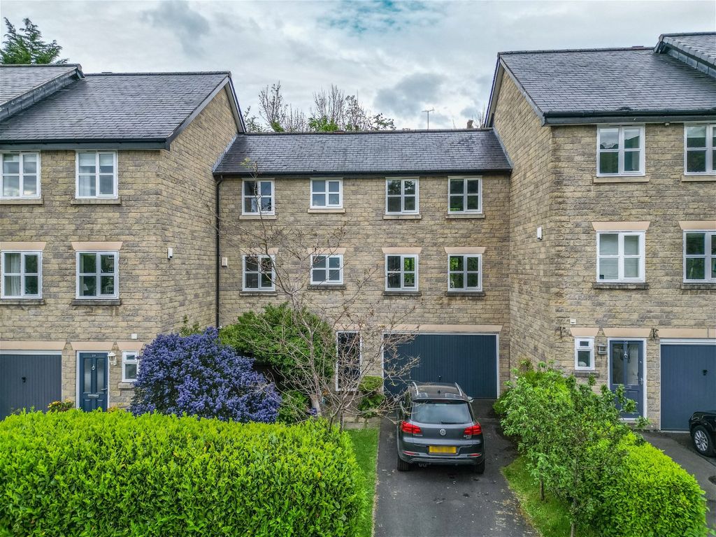 4 bed town house for sale in Ingersley Vale, Bollington, Macclesfield