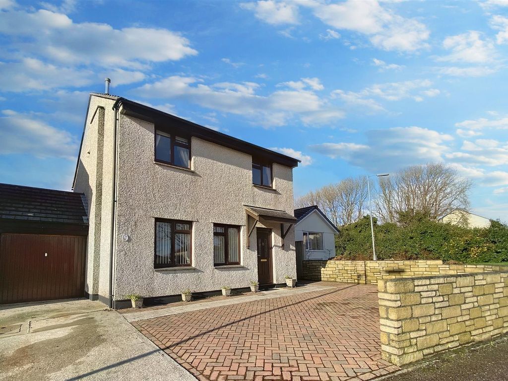 4 bed link detached house for sale in Tremenheere Avenue, Helston TR13
