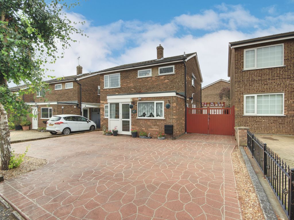 4 bed detached house for sale in Maryland Avenue, Hartford, Huntingdon