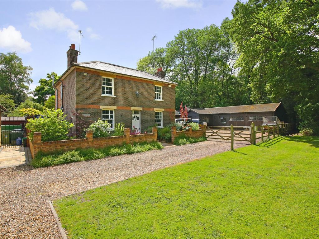 Property Details For Fern House Station Road Bricket Wood St