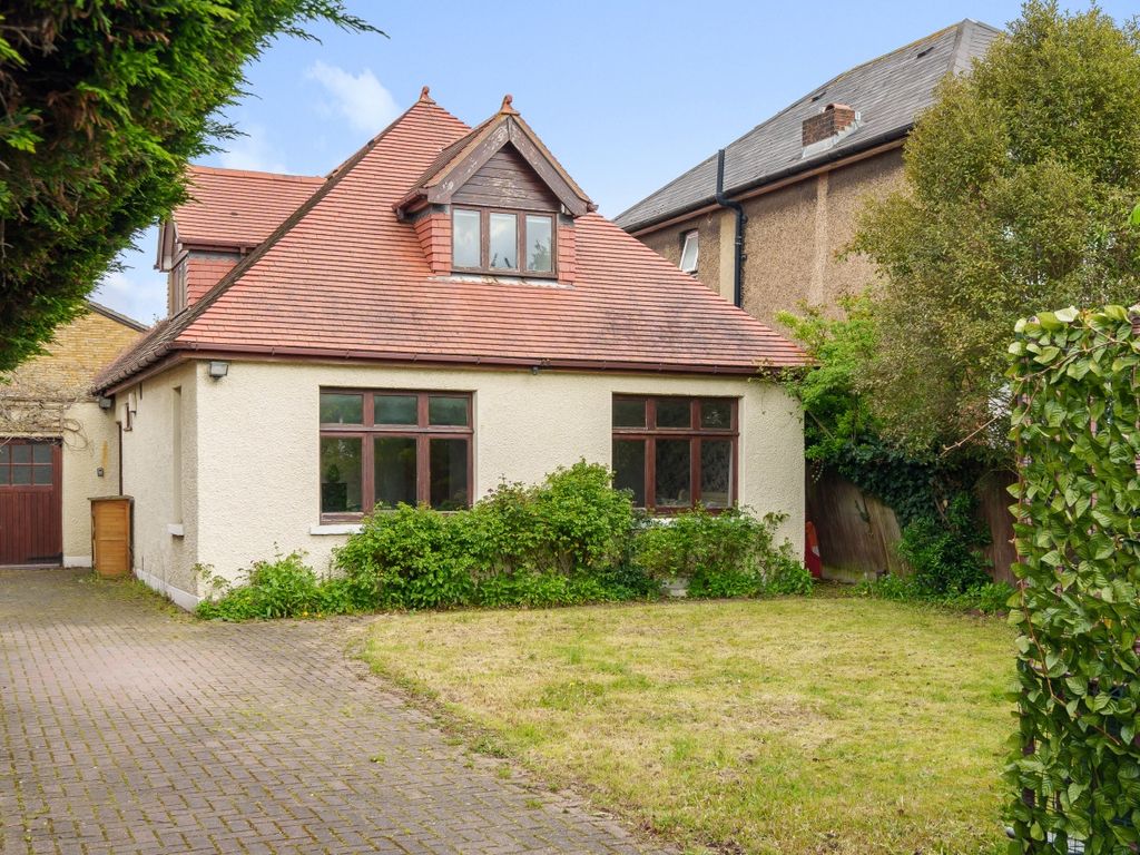 4 bed detached house for sale in Burnt Ash Hill, London SE12, £800,000