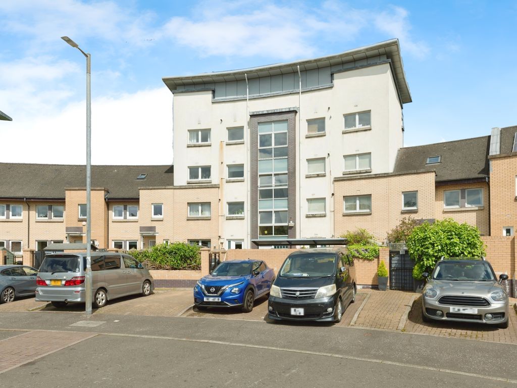 2 bed flat for sale in Waterside Place, Oatlands, Glasgow G5, £230,000