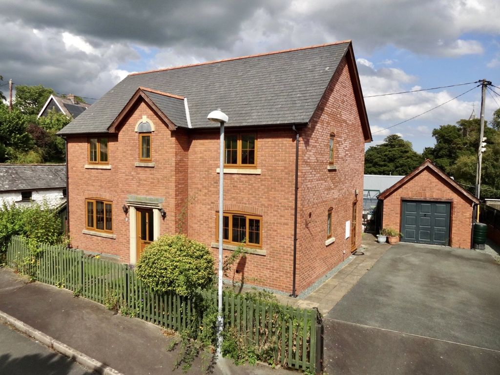 4 bed detached house for sale in Maes Llwyncelyn, Trefeglwys, Caersws