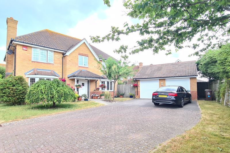 4 bed detached house for sale in Wellington Drive, LeeOnTheSolent