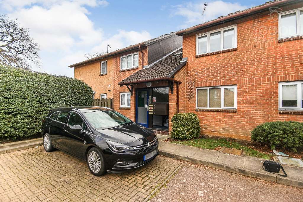 1 bed flat to rent in Hereward Green, Loughton IG10 Zoopla