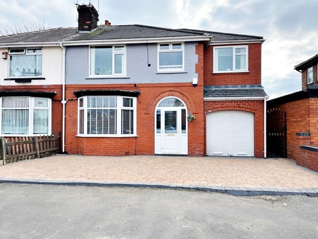 4 bed semidetached house for sale in Hollinwood Avenue, Manchester M40
