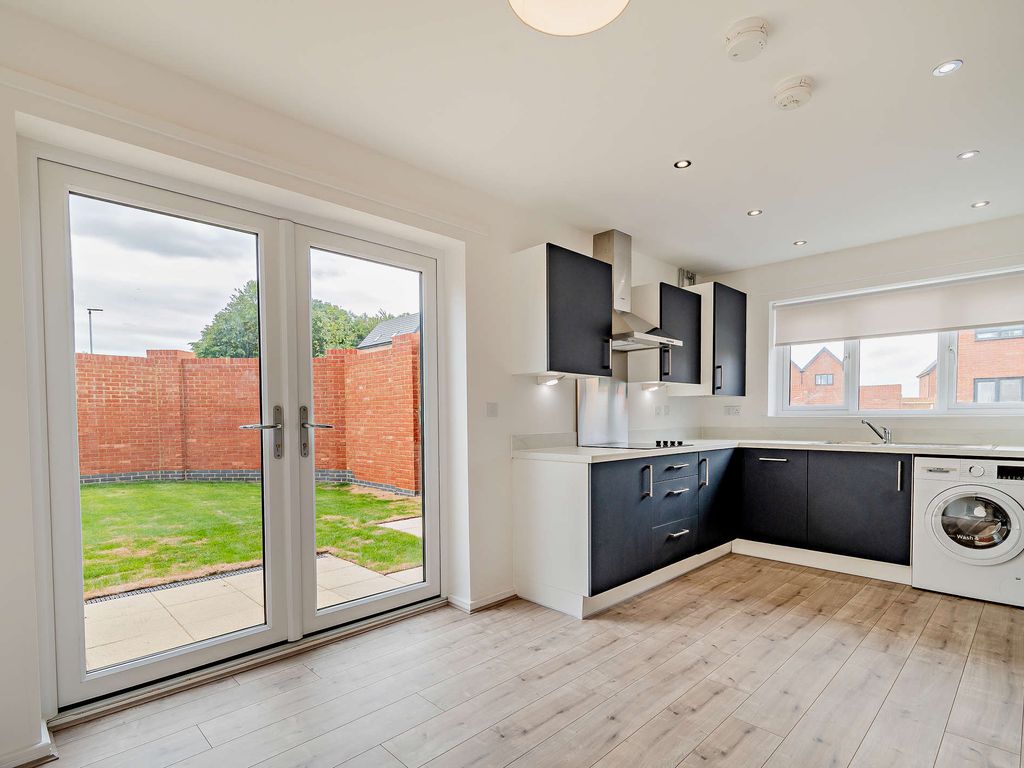 3 bed property to rent in London Road, Yaxley, Peterborough PE7, £1,350