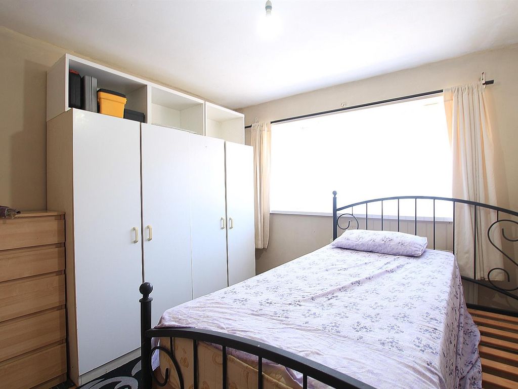 1 bed flat to rent in Norwood Gardens, Southall UB2, £1,200 pcm Zoopla