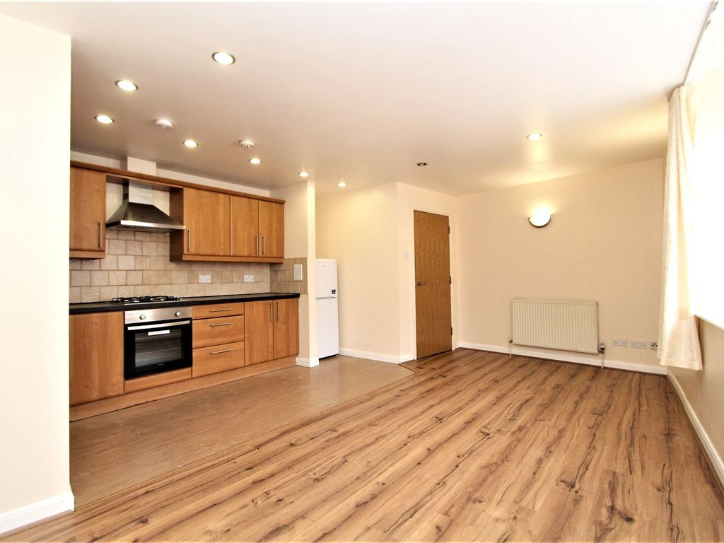 2 bed flat to rent in High Street, London NW10 Zoopla