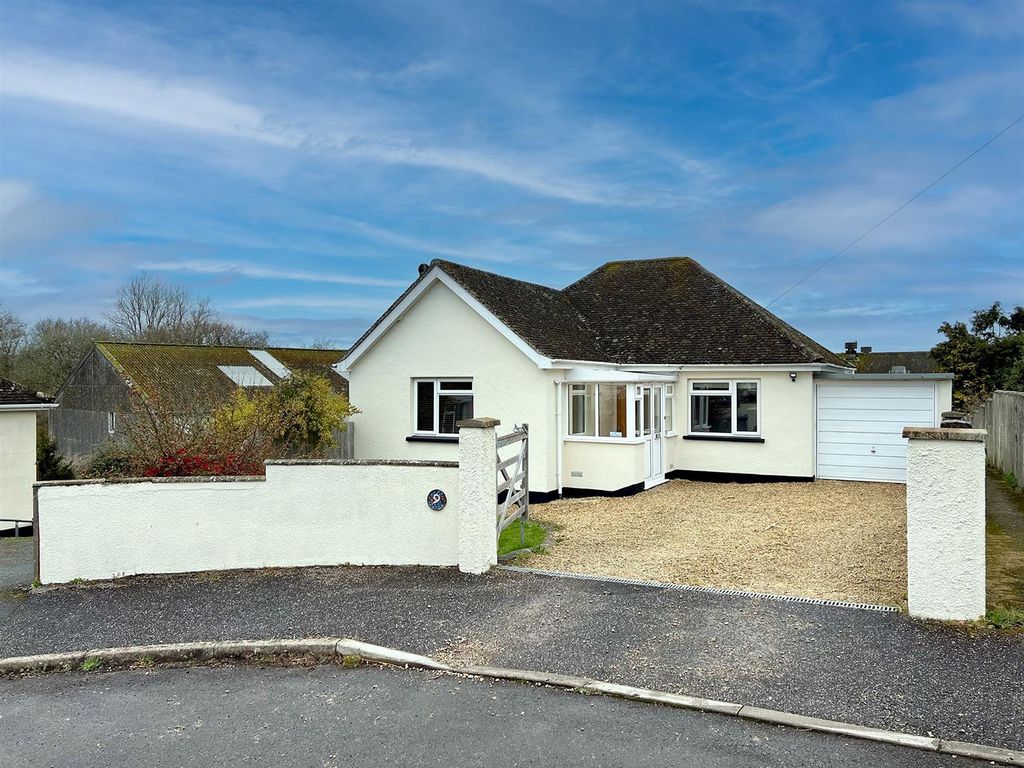 3 bed detached house to rent in Dragons Mead, Axminster, Devon EX13, £