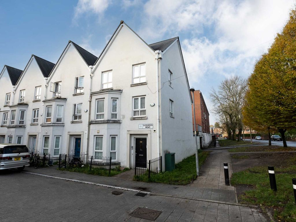 4 bed town house for sale in Evergreen Mews, Broughton Green M7, £