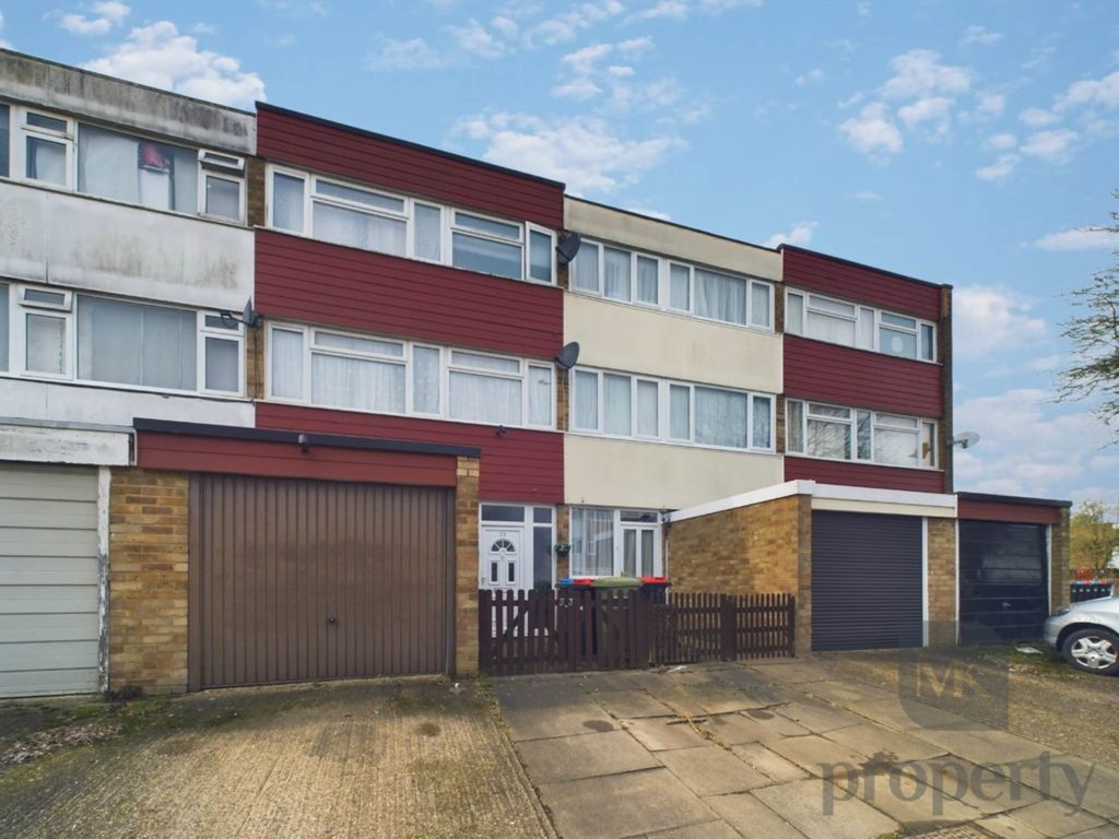 3 bed town house for sale in Rydal Way, Bletchley MK2, £260,000 Zoopla