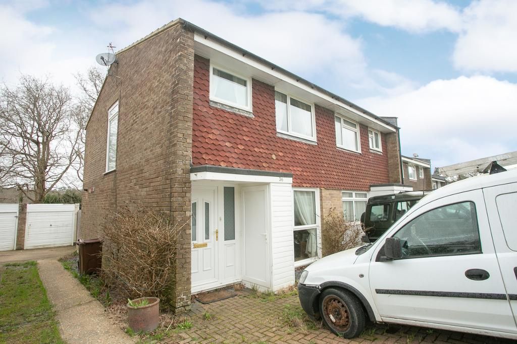 3 bed semidetached house for sale in Meadow Way, Heathfield, East