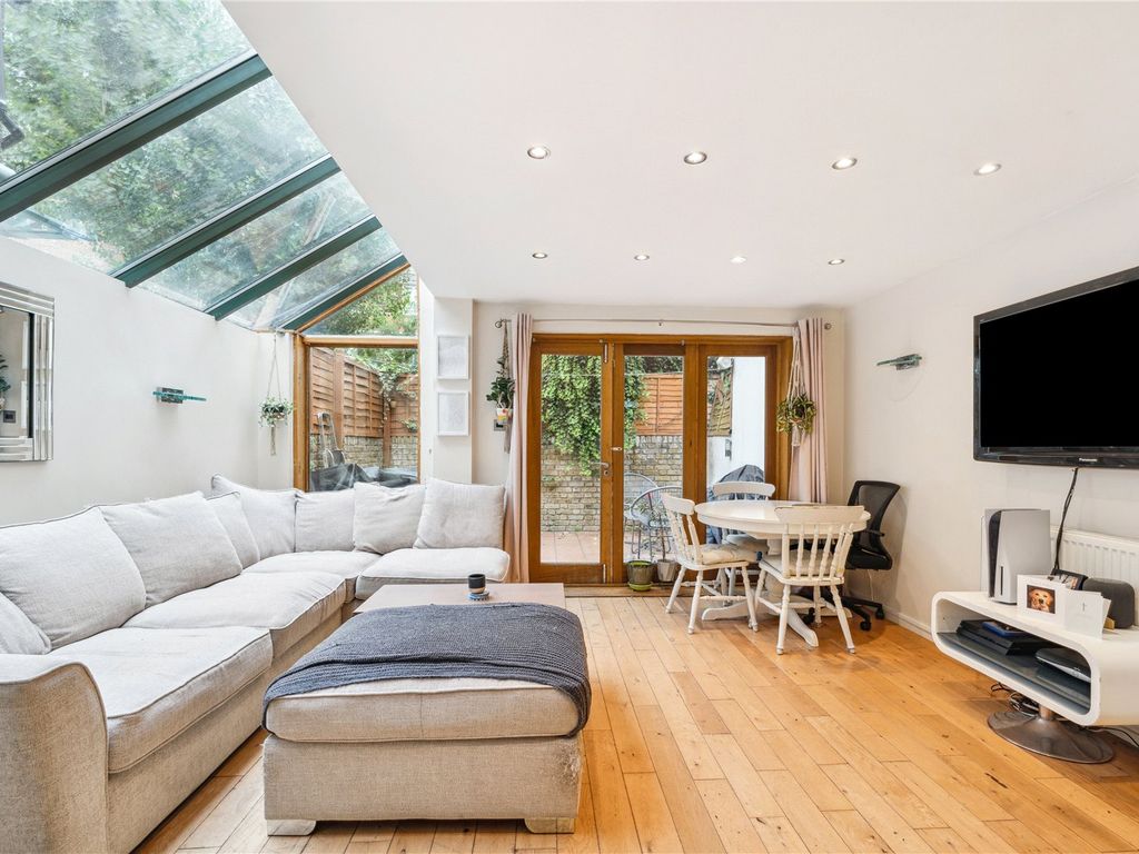 4 bed terraced house for sale in Burnthwaite Road, London SW6, £