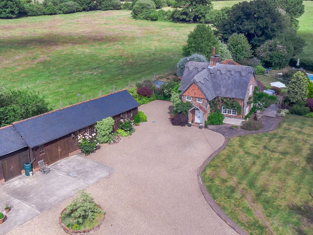 3 bed detached house for sale in Hartley Wespall, Hook, Hampshire RG27