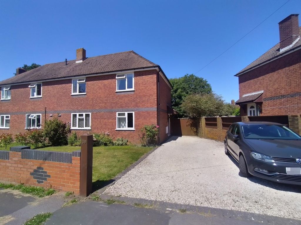 3 bed semidetached house for sale in Queens View, Netley Abbey