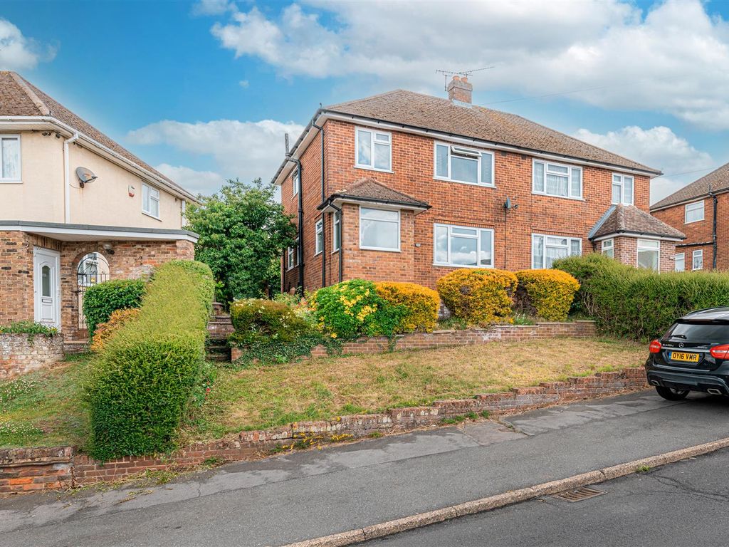 3 bed semidetached house for sale in Hillary Road, High HP13