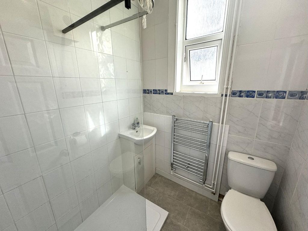 2 bed flat to rent in Fishponds Road, Fishponds, Bristol BS16, £1,395