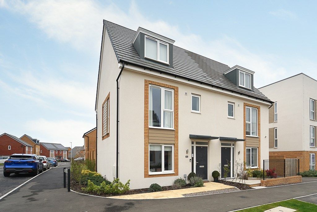 4 bed semidetached house for sale in Faraday Road, Locking Parklands, WestonSuperMare BS24