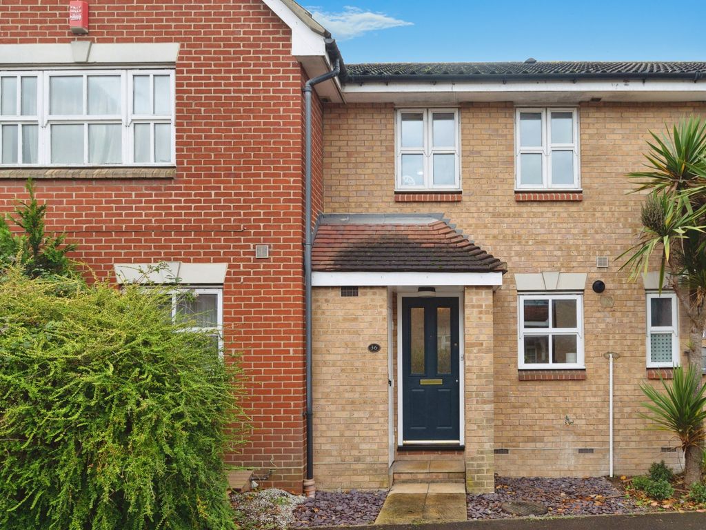 2 bed terraced house for sale in Swallow Close, Chafford Hundred, Essex