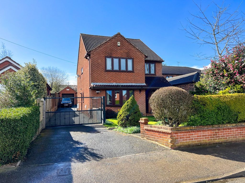 3 bed detached house for sale in The Hamlet, South Normanton, Alfreton
