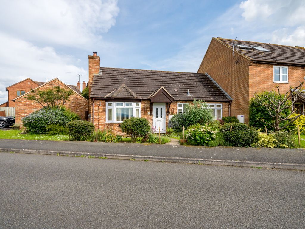 2 bed bungalow for sale in Strensham Gate, Strensham, Worcester