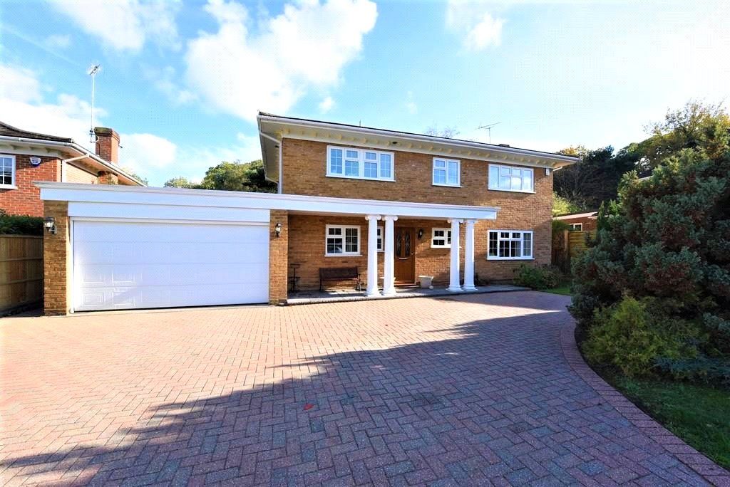 4 bed detached house to rent in Grosvenor Court, Blackwater, Camberley